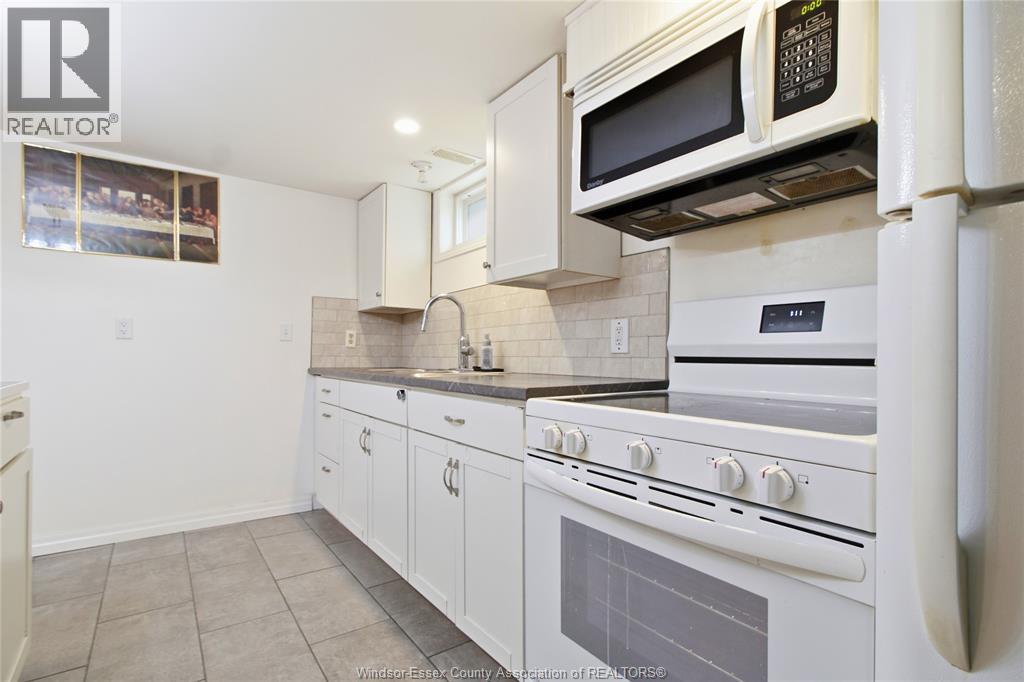 1784 Partington Unit# Lower Property Photo 4
