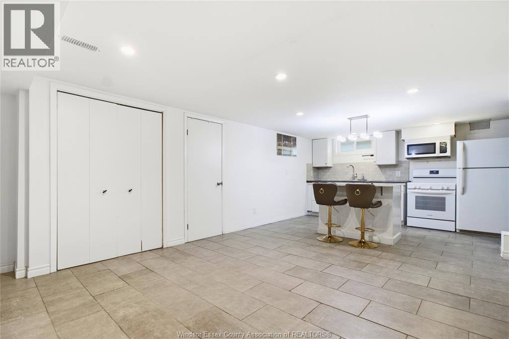 1784 Partington Unit# Lower Property Photo 5