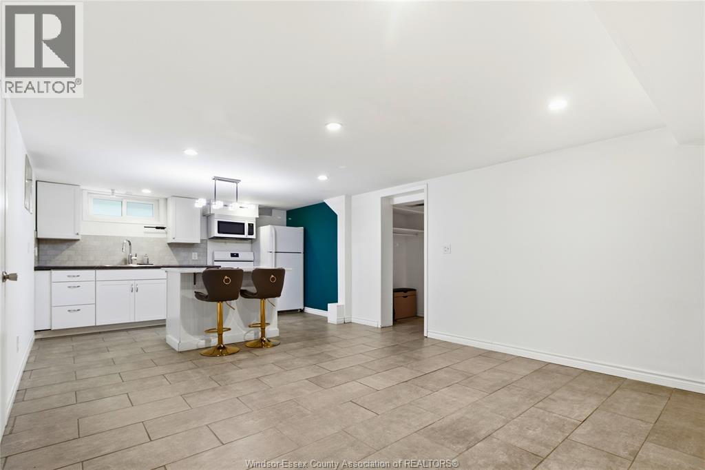 1784 Partington Unit# Lower Property Photo 6