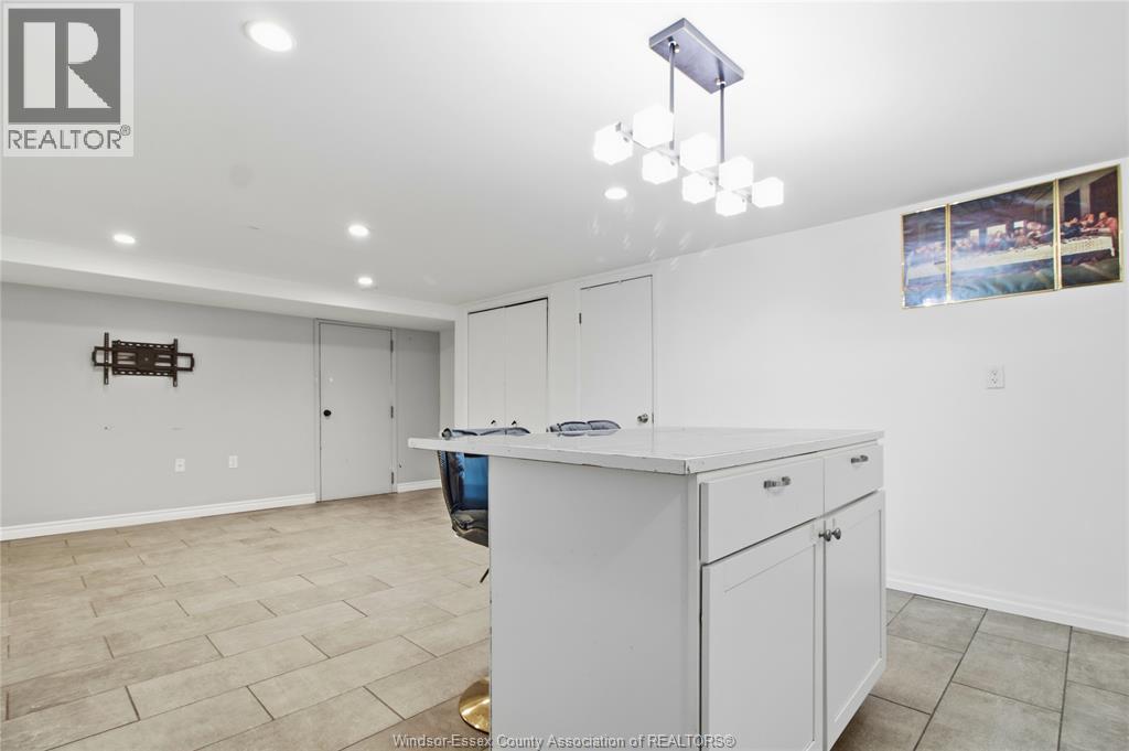 1784 Partington Unit# Lower Property Photo 7