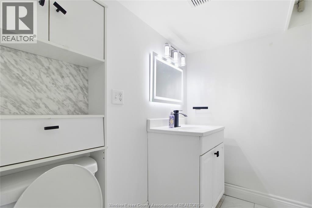 1784 Partington Unit# Lower Property Photo 8