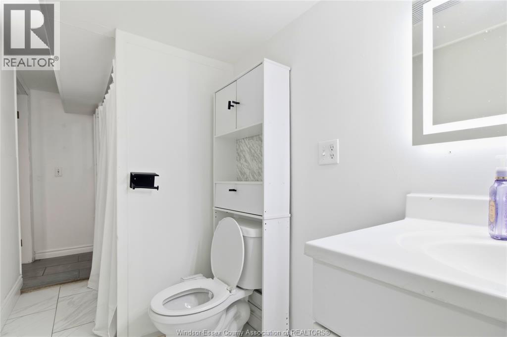 1784 Partington Unit# Lower Property Photo 9