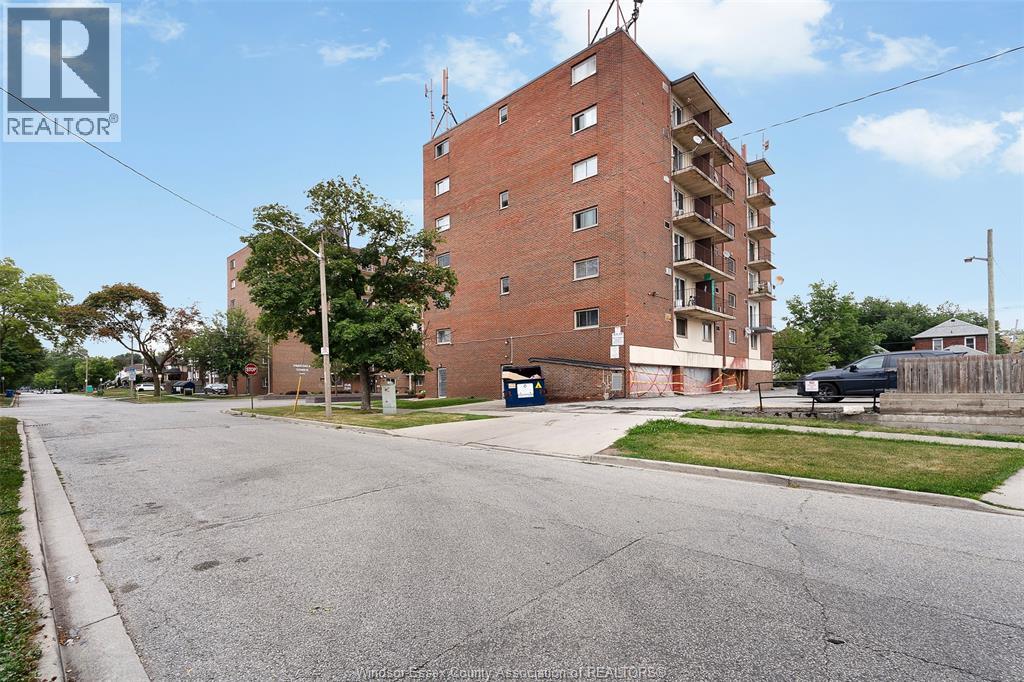 1989 WYANDOTTE STREET West Unit# 101