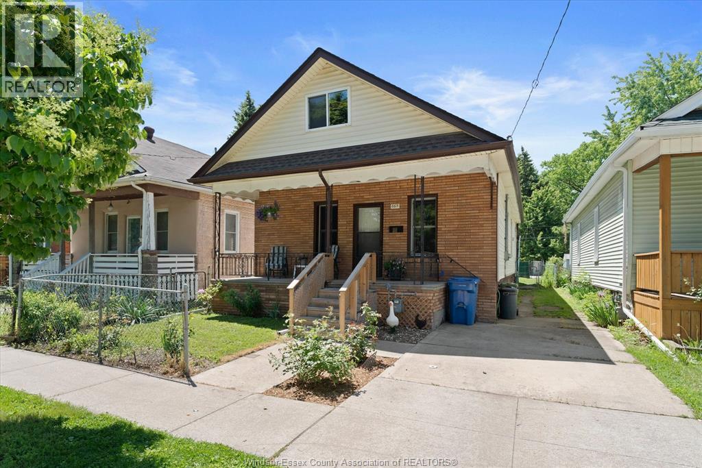 663 Brock Street Property Photo 3