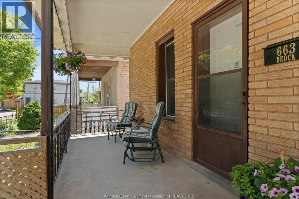 663 Brock Street Property Photo 5