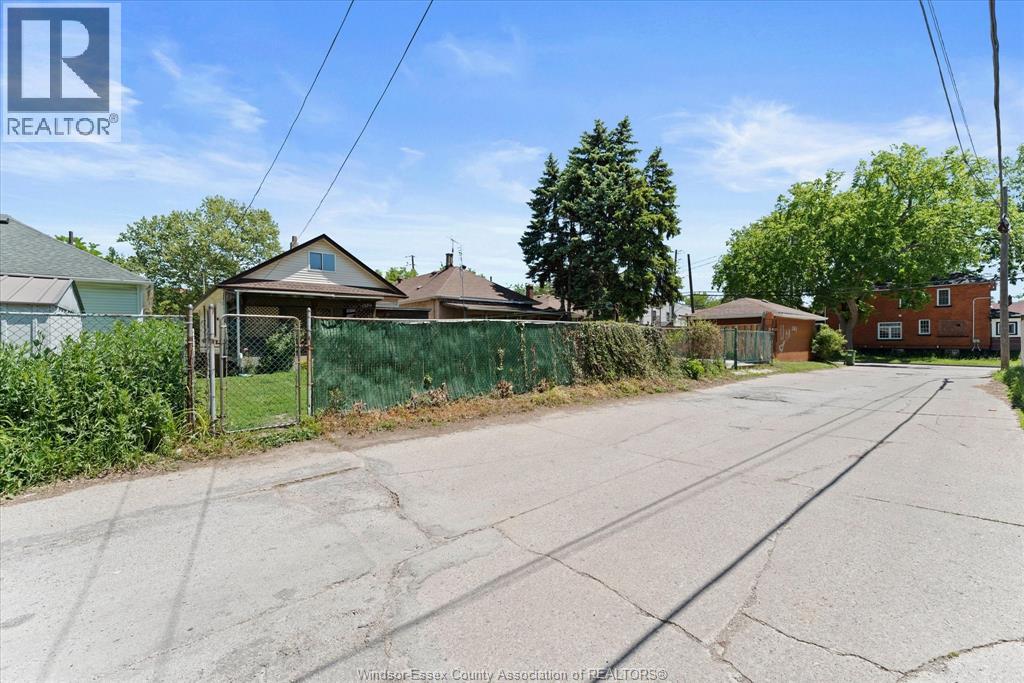 663 Brock Street Property Photo 37