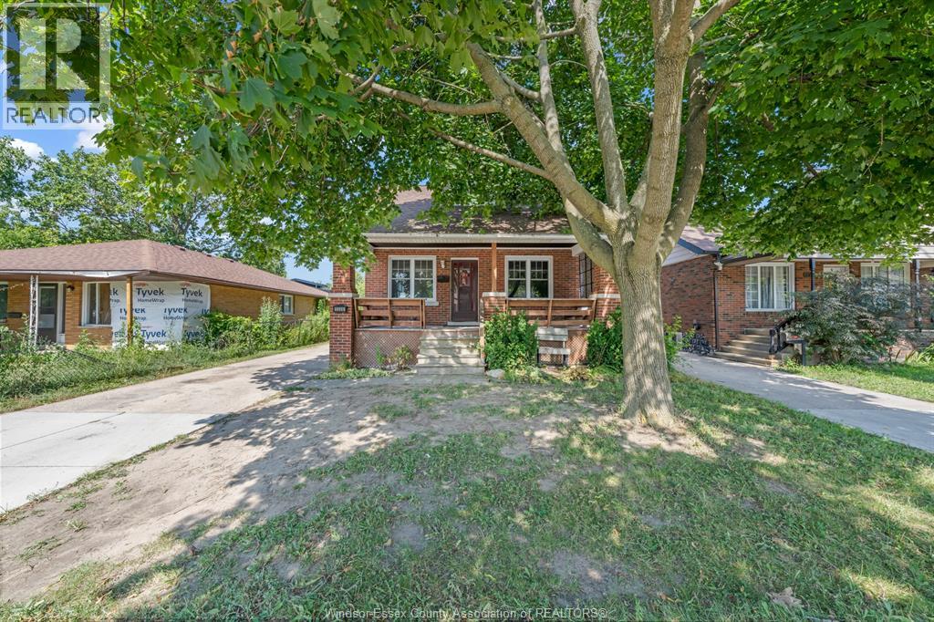 1356 Pillette Property Photo 1