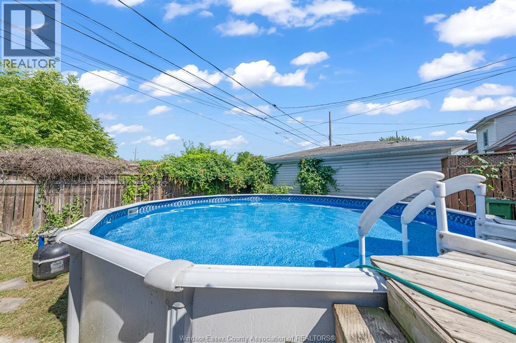 1356 Pillette Property Photo 4