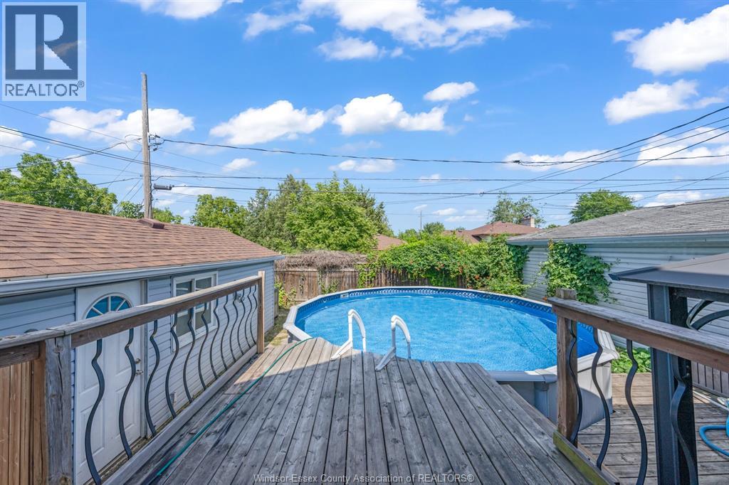 1356 Pillette Property Photo 5