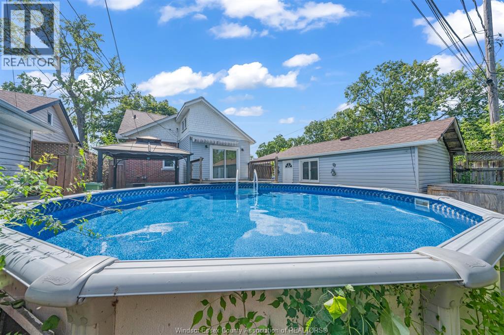 1356 Pillette Property Photo 8