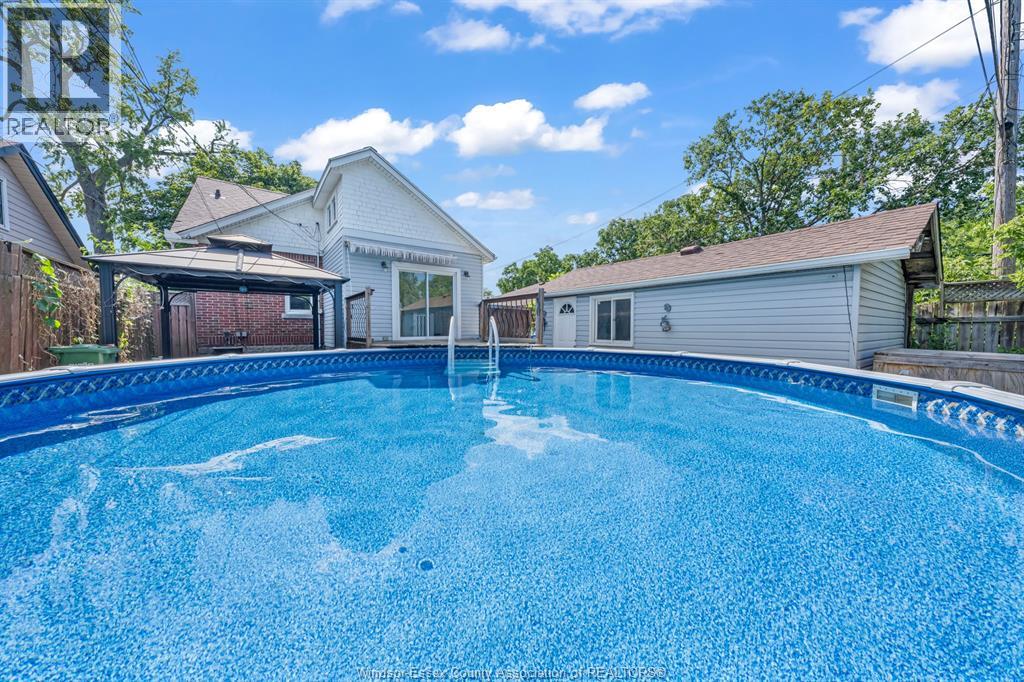 1356 Pillette Property Photo 9