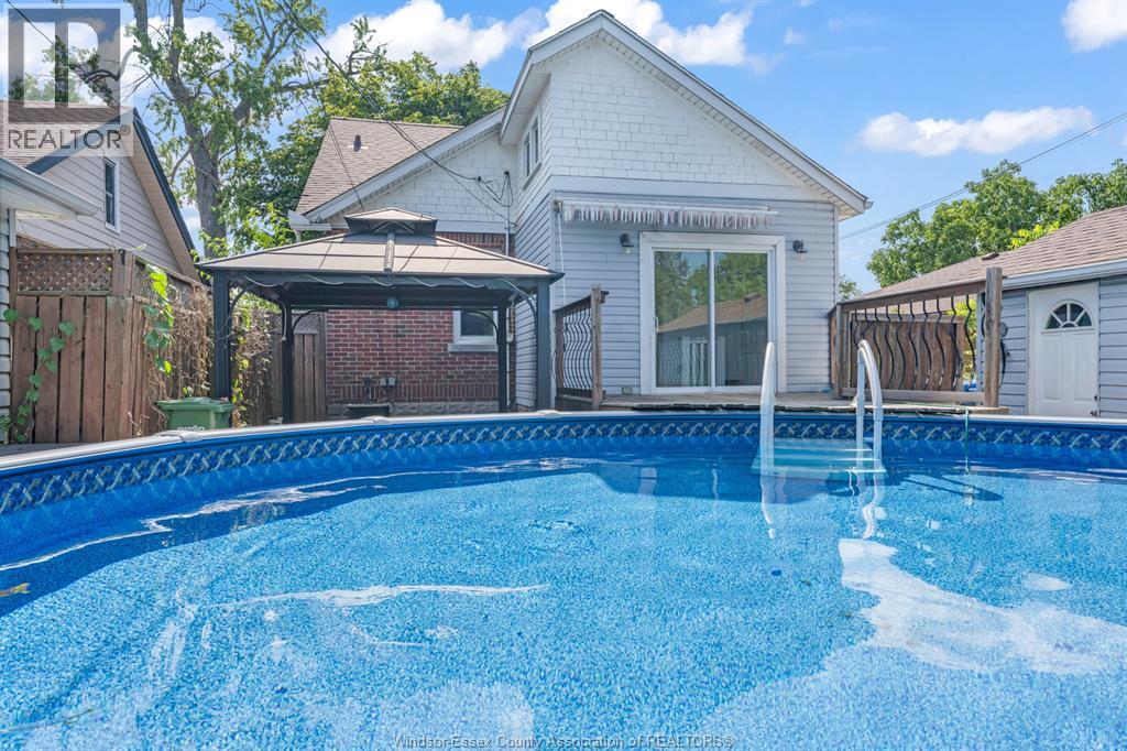 1356 Pillette Property Photo 10