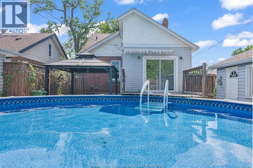 1356 Pillette Property Photo 12