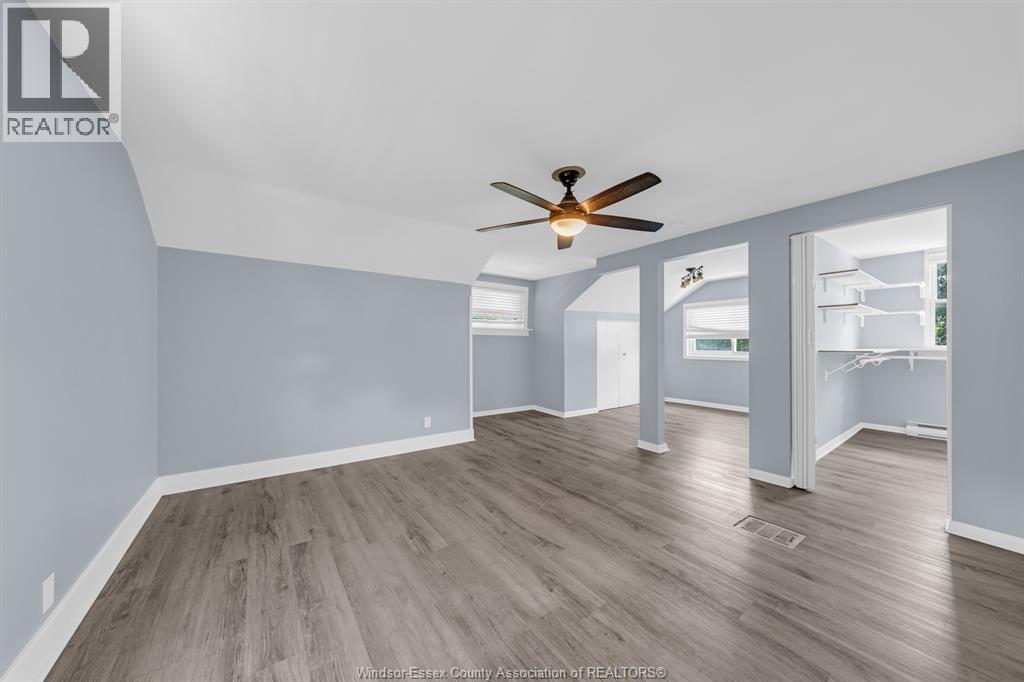 1356 Pillette Property Photo 32