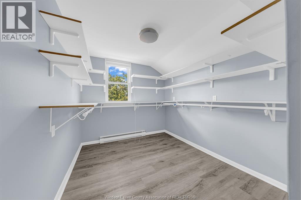 1356 Pillette Property Photo 38