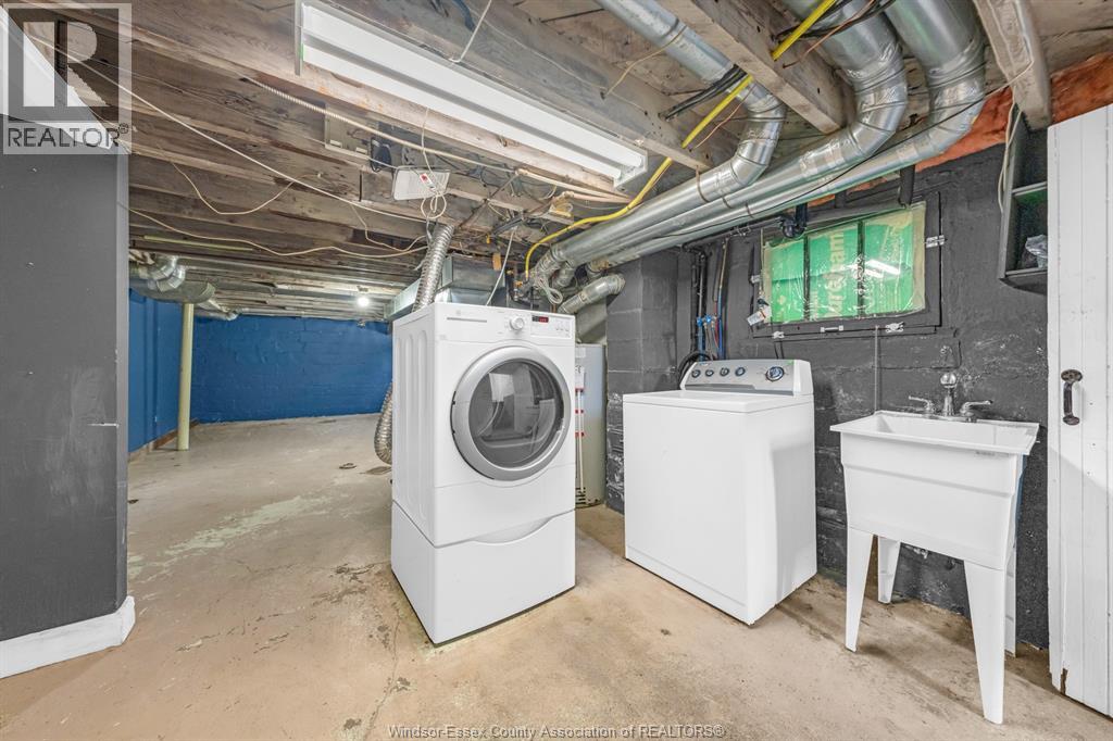 1356 Pillette Property Photo 43