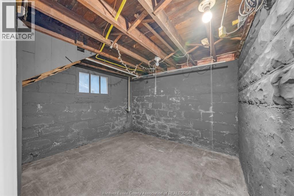 1356 Pillette Property Photo 47