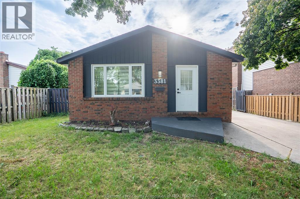 3381 Pineview Crescent Property Photo 1