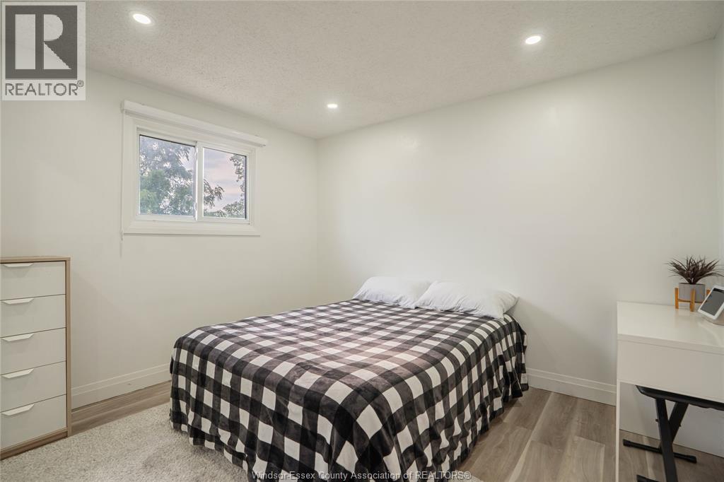 3381 Pineview Crescent Property Photo 11