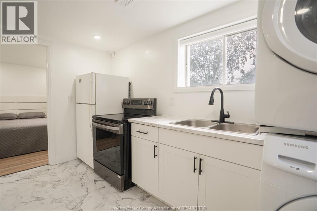 3381 Pineview Crescent Property Photo 17