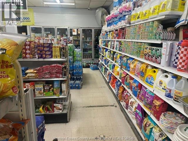 400 Chippawa Street Property Photo 7