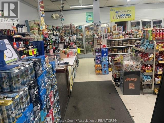 400 Chippawa Street Property Photo 8
