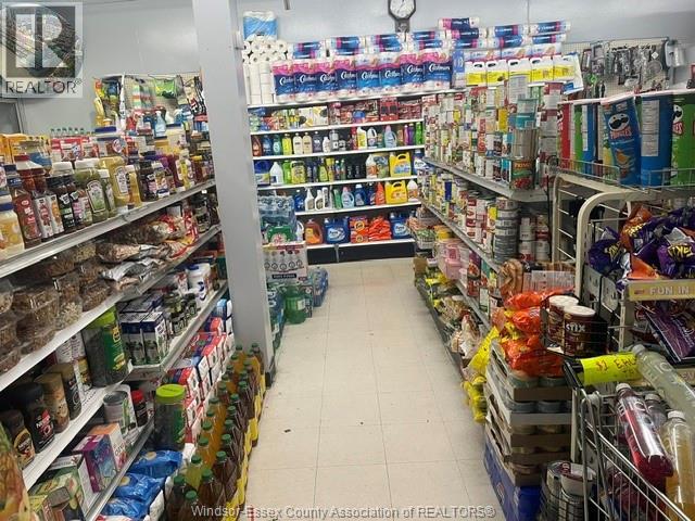 400 Chippawa Street Property Photo 10