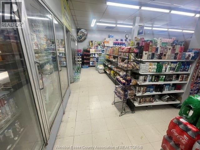 400 Chippawa Street Property Photo 11