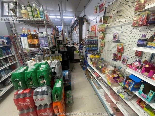 400 Chippawa Street Property Photo 12