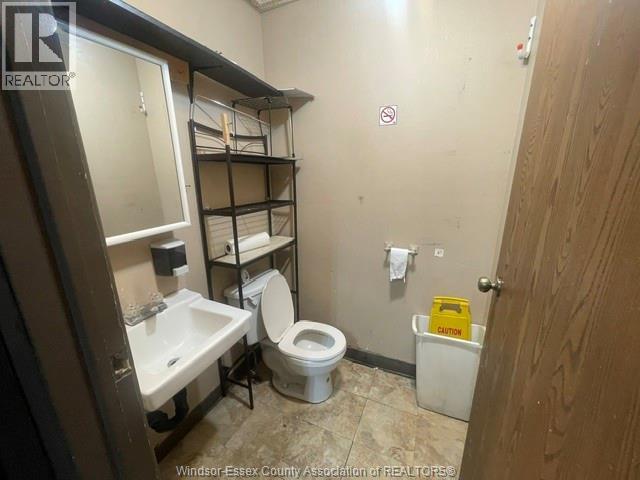 400 Chippawa Street Property Photo 16