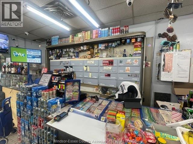 400 Chippawa Street Property Photo 20