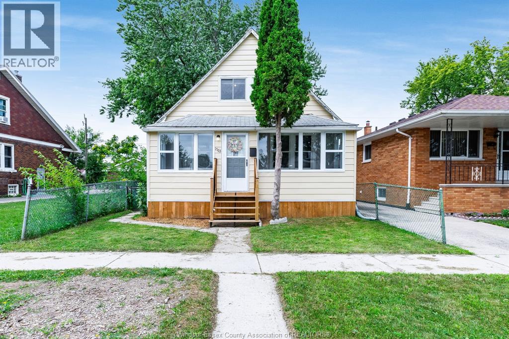 1563 Albert Road Property Photo 1