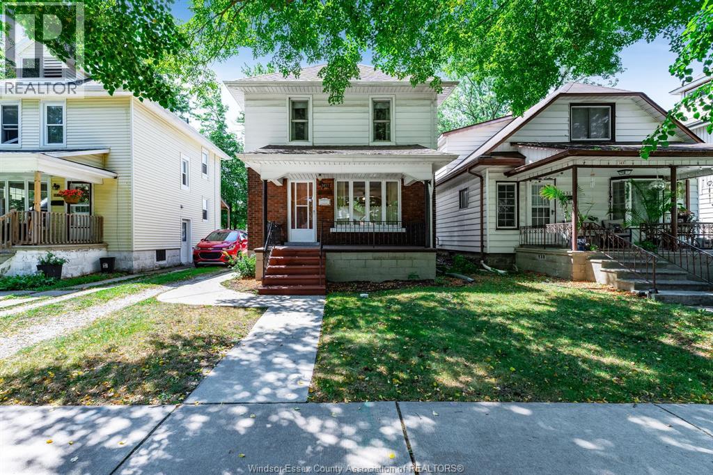 1437 Gladstone AVENUE Property Photo 1
