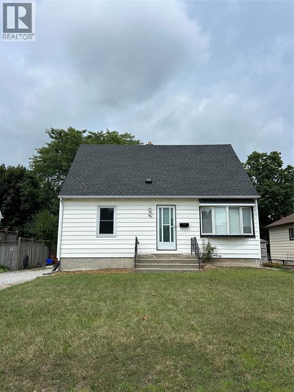 794 Pineview AVENUE