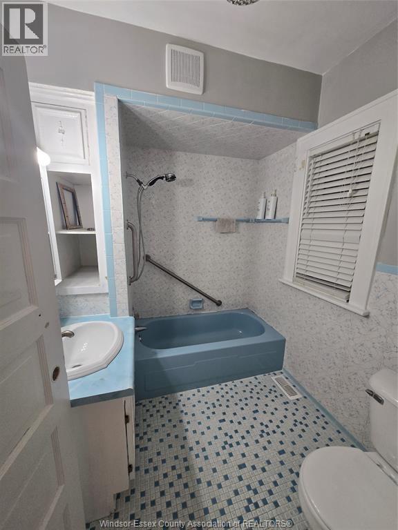 1097 Elsmere Avenue Property Photo 3
