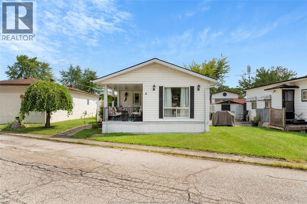 4 Robin Crescent Property Photo 1