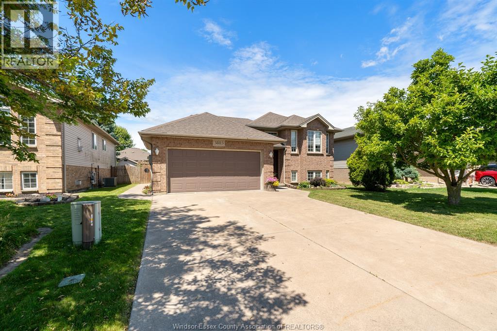 3883 Aristotle Crescent Property Photo 2