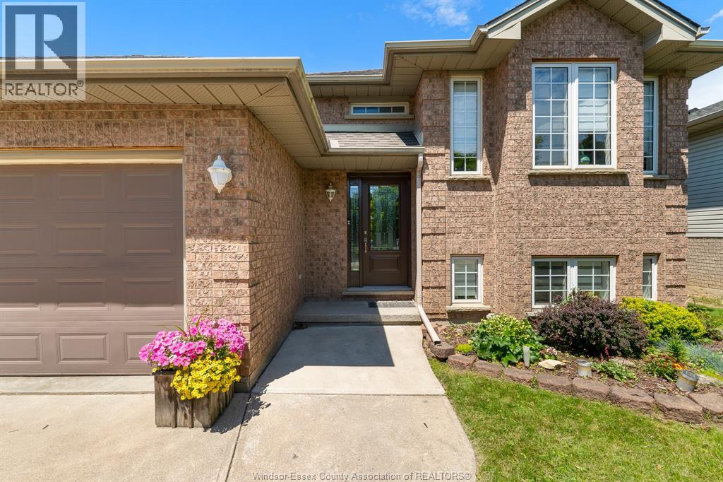 3883 Aristotle Crescent Property Photo 3