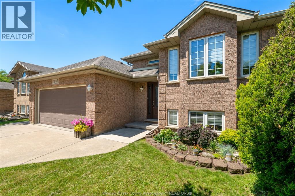 3883 Aristotle Crescent Property Photo 4