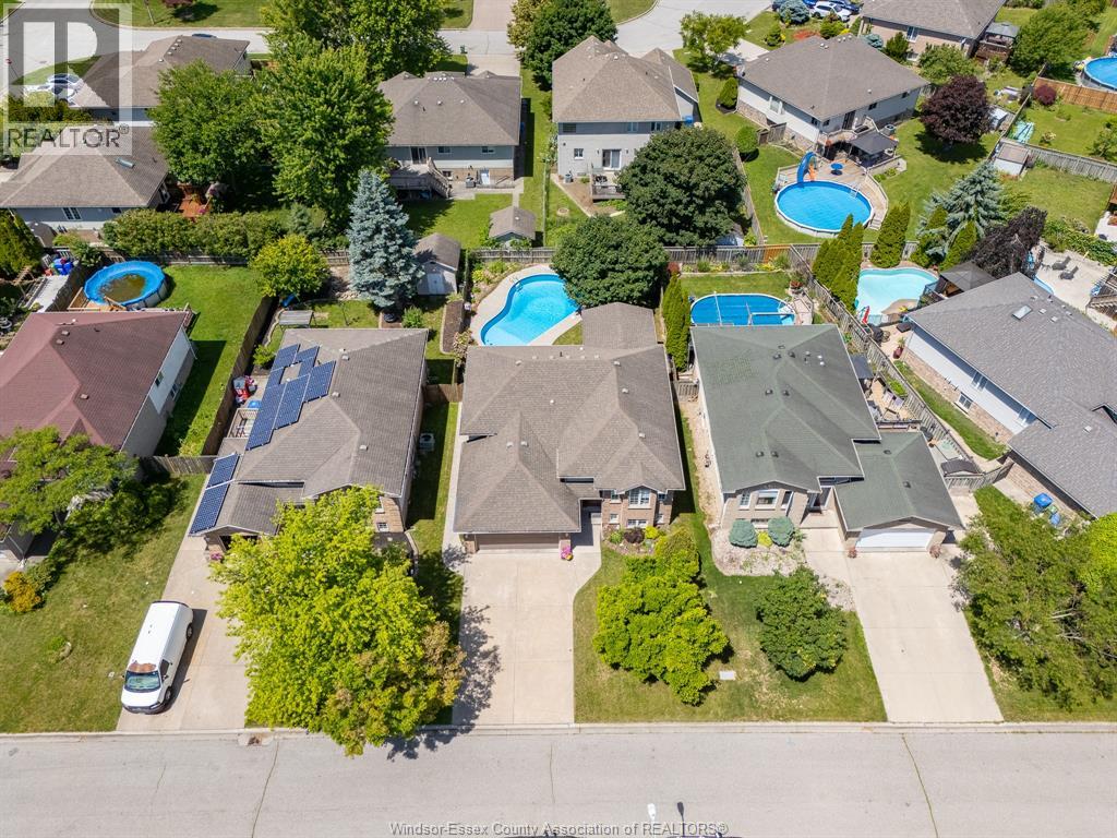 3883 Aristotle Crescent Property Photo 6