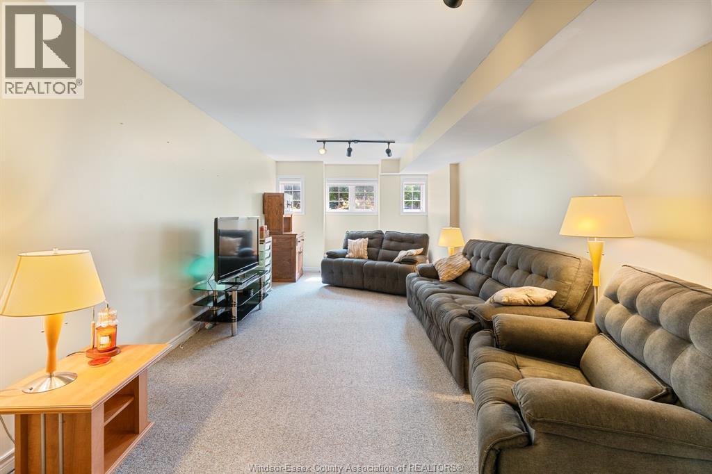 3883 Aristotle Crescent Property Photo 34