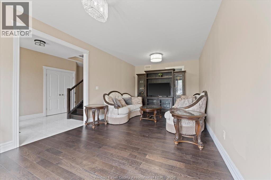 2276 Dandurand Property Photo 6