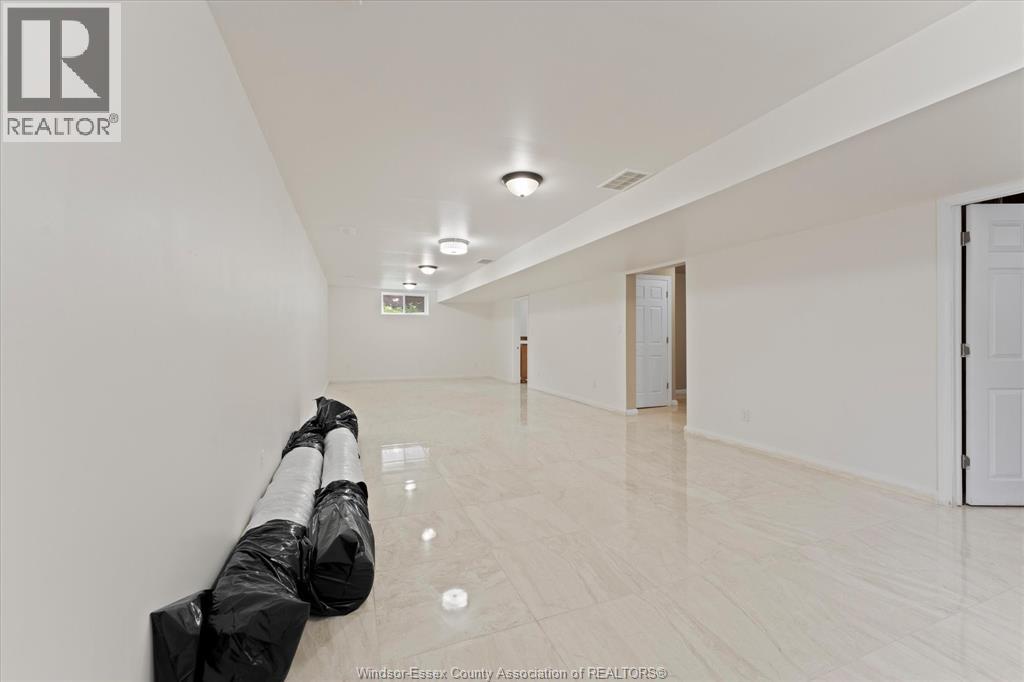 2276 Dandurand Property Photo 28
