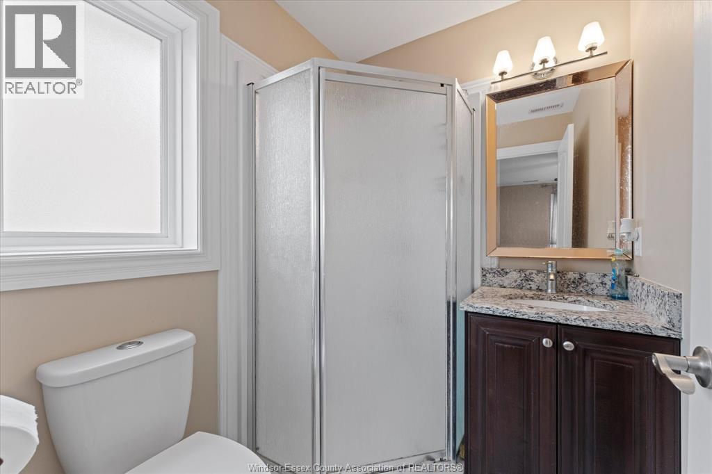 2276 Dandurand Property Photo 32