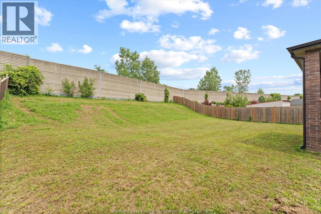 2276 Dandurand Property Photo 36