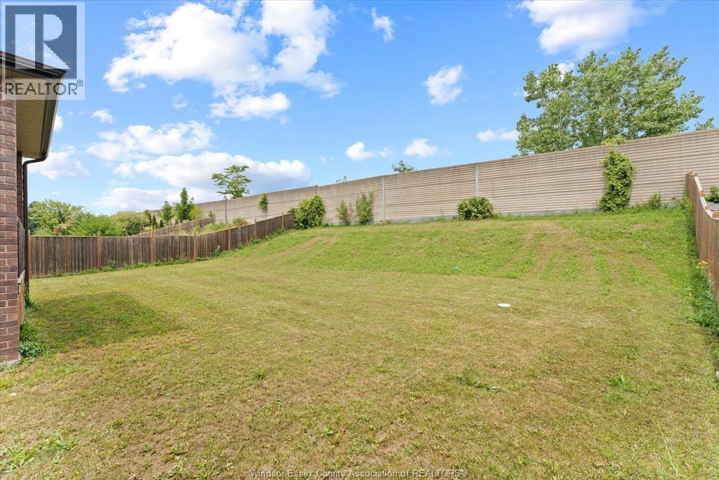 2276 Dandurand Property Photo 37