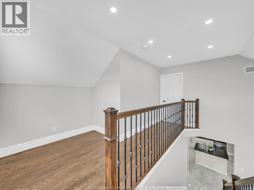 204 Hampton Crescent Property Photo 30