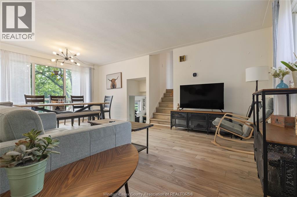10 Oak Street Property Photo 4