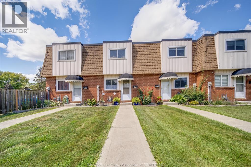 5492 Lassaline Ave #4 Property Photo 1