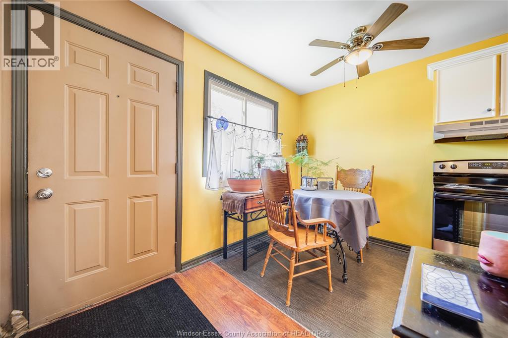 5492 Lassaline Ave #4 Property Photo 2